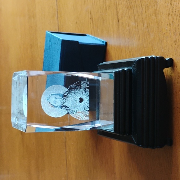 Crystal Glass Jesus Paperweight with Led Light Up Black Base - Picture 13 of 15